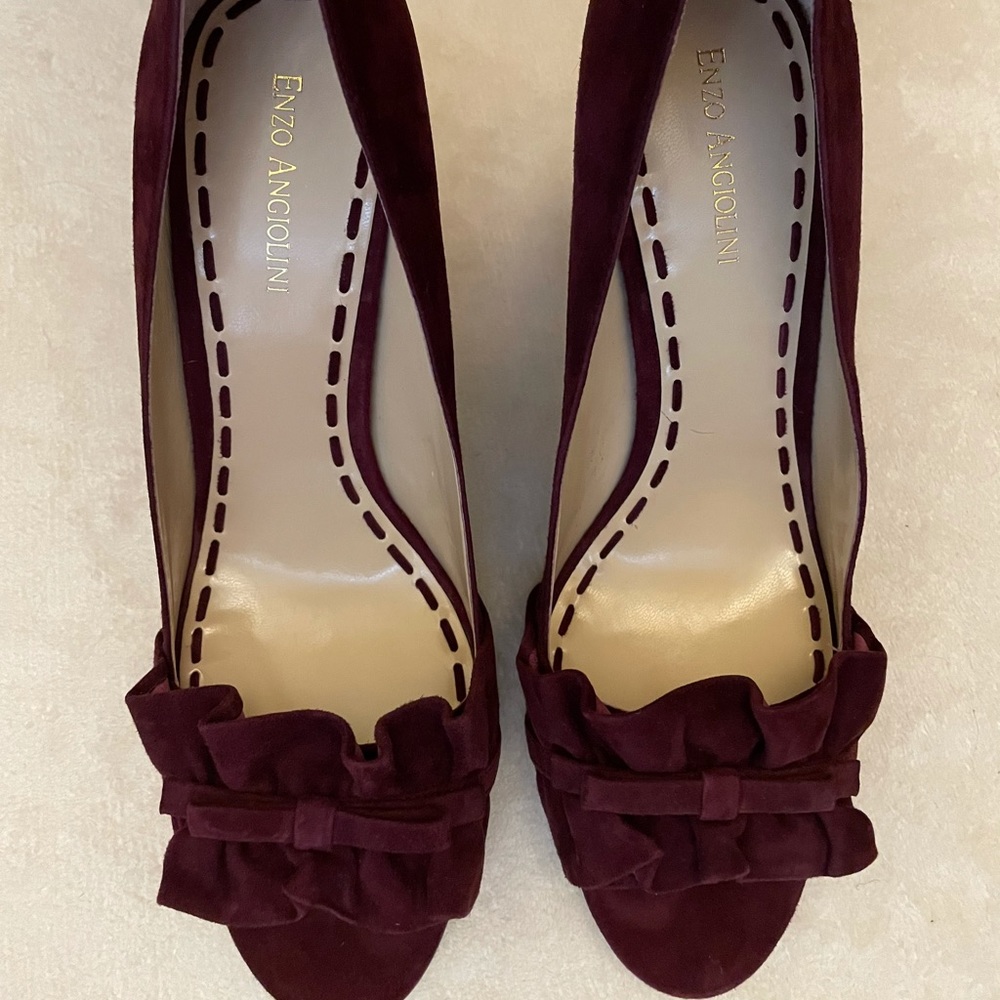 BNIB Enzo Angiolini peeptoe suede dark red heels 10